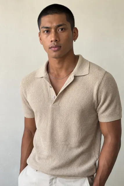 Model Bima, laki-laki, foto setengah badan dengan cahaya alami