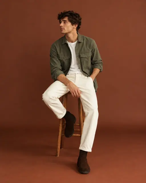 Contoh foto produk fashion, gaya studio: Rust studio utility