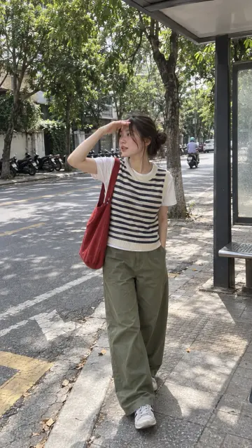 Contoh foto produk fashion, gaya luar ruangan: Urban striped day